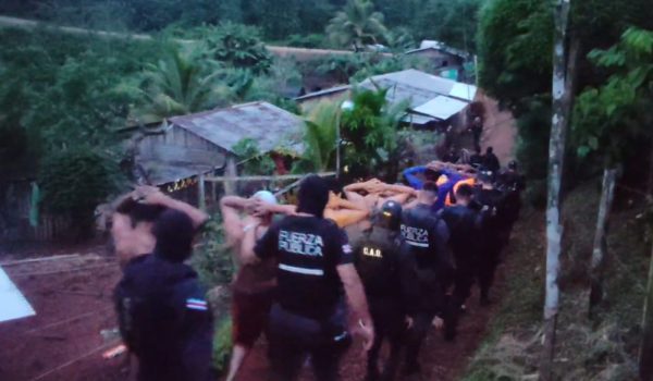 Más de 30 nicaragüenses detenidos por minería ilegal en Crucitas