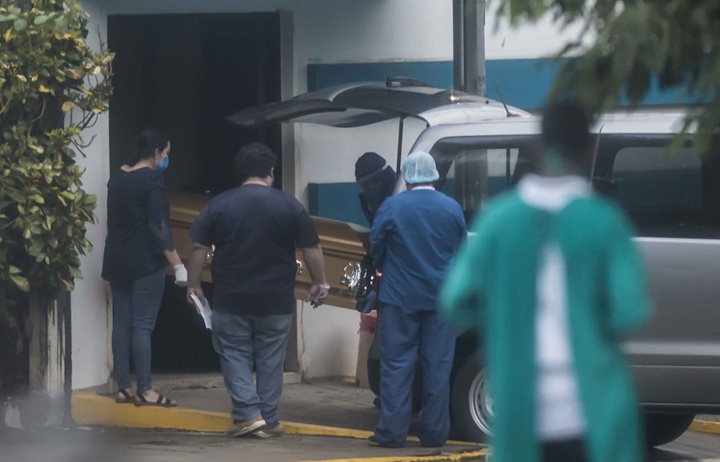 Los Ortega Murillo obligaron al personal de salud a no protegerse durante la pandemia del covid-19 para aparentar normalidad. LA PRENSA/ ARCHIVO