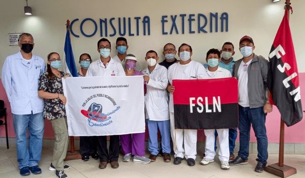 Daniel Ortega ha manipulado a los trabajadores de la salud desde que dirigió el primer régimen sandinista en los años ochenta. LA PRENSA/ REDES SOCIALES