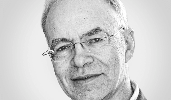 Peter Singer es profesor emérito de bioética en la Universidad de Princeton y profesor visitante de ética médica en el Centro de Ética Biomédica de la Universidad Nacional de Singapur.