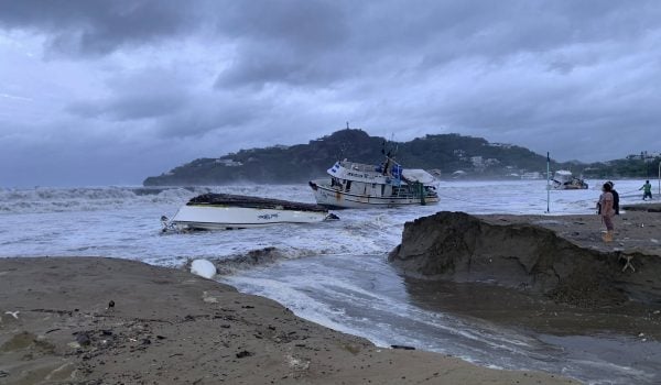Estragos que causó el fuerte oleaje en San Juan del Sur. LA PRENSA / REDES SOCIALES