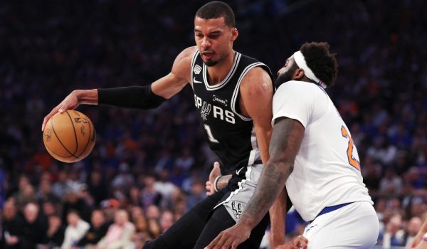 Los Spurs no bajan los brazos ante unos Knicks a un juego del título de la NBA