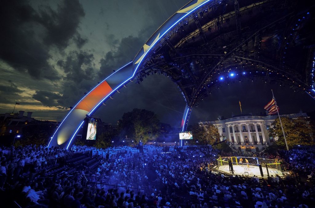 El evento de artes marciales mixtas Ultimate Fighting Championship (UFC) Freedom 250 se realizó el martes bajo la estructura al aire libre conocida como "La Garra" en el jardín sur de la Casa Blanca. LA PRENSA/AFP