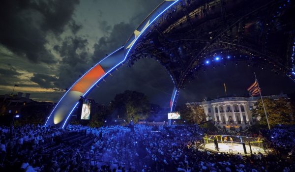 El evento de artes marciales mixtas Ultimate Fighting Championship (UFC) Freedom 250 se realizó el martes bajo la estructura al aire libre conocida como "La Garra" en el jardín sur de la Casa Blanca. LA PRENSA/AFP