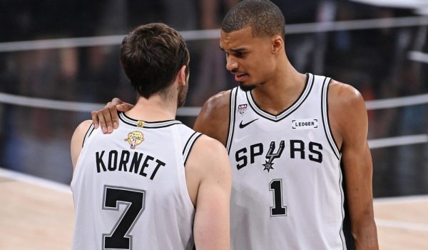 Entre récords y tropiezos: los primeros playoffs de Wembanyama acaban en desilusión