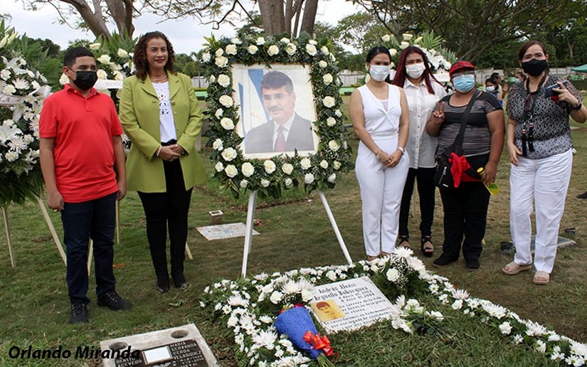 Cada año la Alcaldía de Managua lleva una ofrenda floral a Argüello, cuya muerte quedó rodeada de dudas.