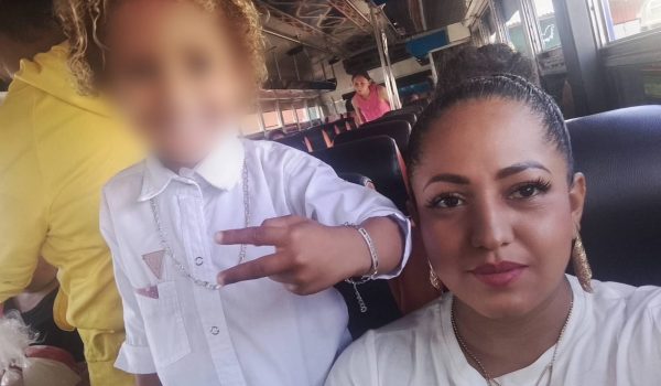 Vio morir a su niño impactado por una moto y ahora pide ayuda para hallar a responsables