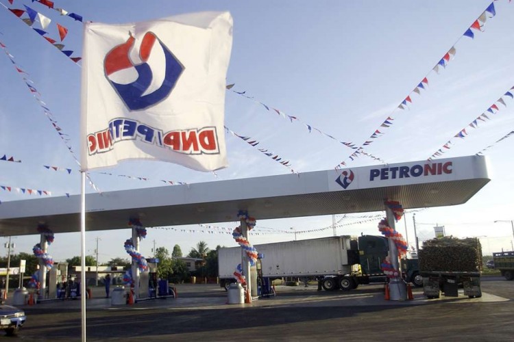 Una parte importante de la fortuna familiar proviene del petróleo.