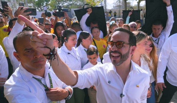Quién es Abelardo de la Espriella, el empresario que promete gobernar Colombia con «mano de hierro» inspirado en Bukele y Milei