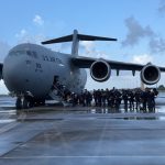 Principal aeropuerto de Venezuela recibe vuelos de ayuda de EE.UU. tras reapertura parcial