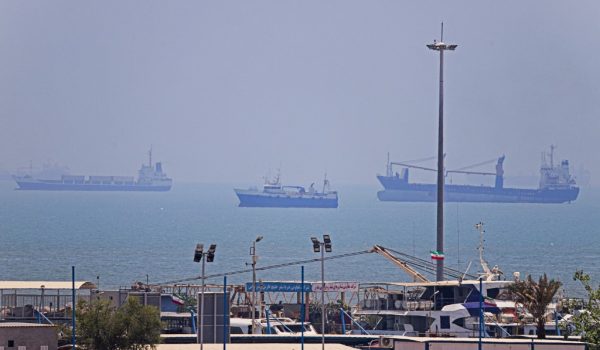 Comienza la evacuación de 11 mil marineros varados en el estrecho de Ormuz