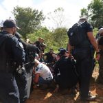 Evacuan a presidenta de Costa Rica tras ruido de explosión en zona de minería ilegal