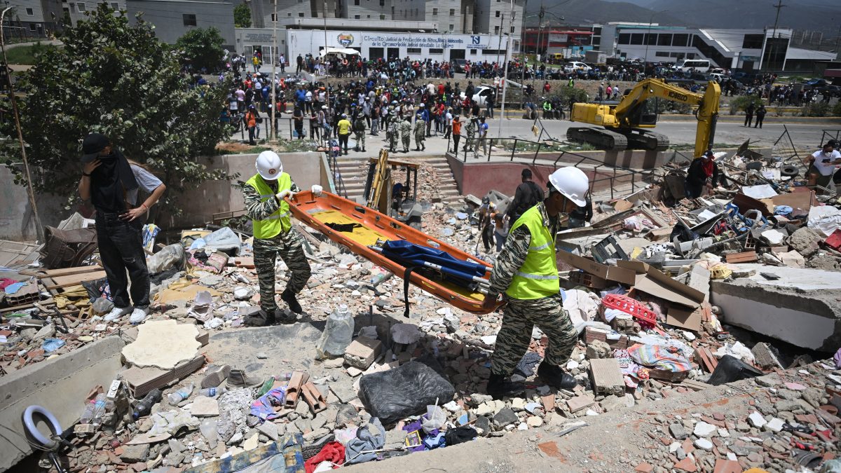 Las labores de búsqueda y rescate continúa en las zonas afectadas por los terremotos en Venezuela. AFP/Fernando Parra