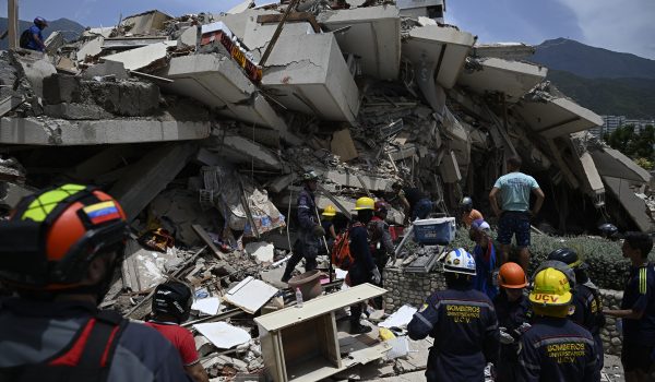 Las dramáticas imágenes de los terremotos en Venezuela y la desesperada búsqueda de víctimas