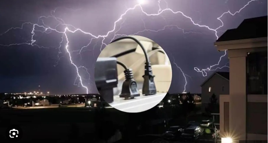 Desconectar aparatos eléctricos es necesario para evitar descargas eléctricas por rayos