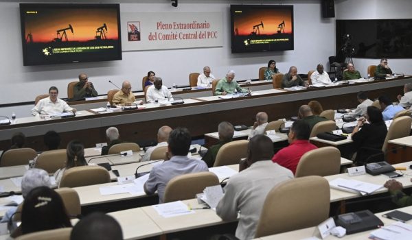 Imágenes del pleno extraordinario del Comité Central del Partido Comunista de Cuba, reunido el miércoles. Presidencia Cubana/ AFP