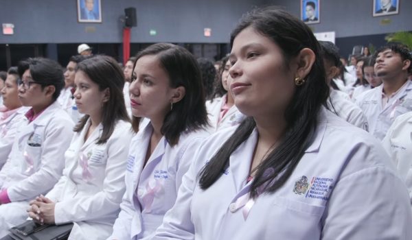 Los estudiantes de medicina en Nicaragua serán expulsados de la carrera si reprueban una clase. LA PRENSA/ REDES SOCIALES