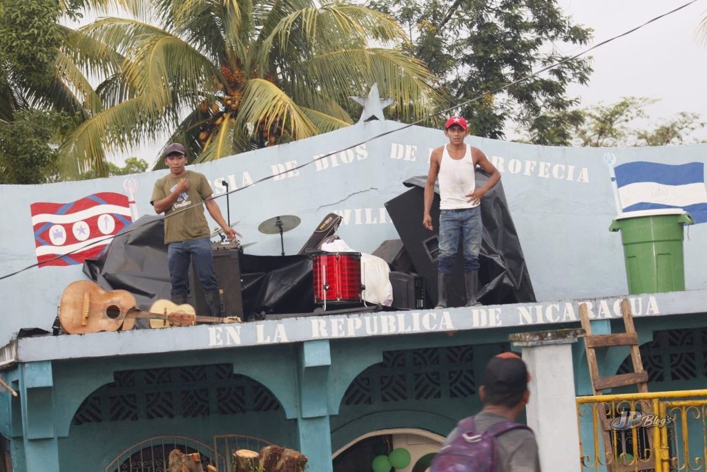Familias evacuadas por inundaciones