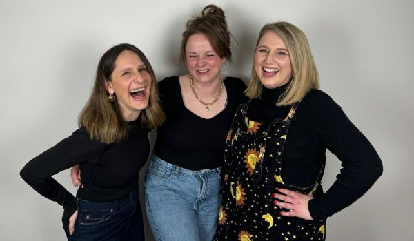 Natasha, Gemma y Helen dicen que son "inseparables" después de descubrir que son hermanas. Foto: BBC Mundo