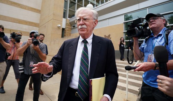 John Bolton, acérrimo crítico de Trump y su exconsejero de Seguridad Nacional, se declara culpable de retener documentos clasificados