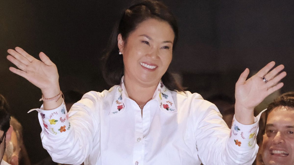 Keiko Fujimori saluda a sus simpatizantes. Anthony Nino de Guzmán/AFP