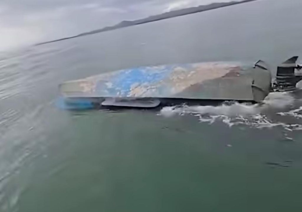 Lancha Kila que tripulaban los cuatro pescadores nicaragüense que naufragaron el pasado lunes 8 de junio en el Pacífico norte de Costa Rica. Foto: Erwin Vlogs/Facebook.