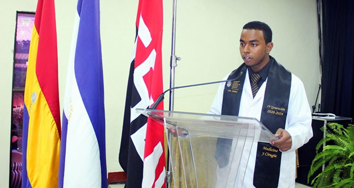 Médico graduándose en 2024. LA PRENSA/ UNAN-MANAGUA