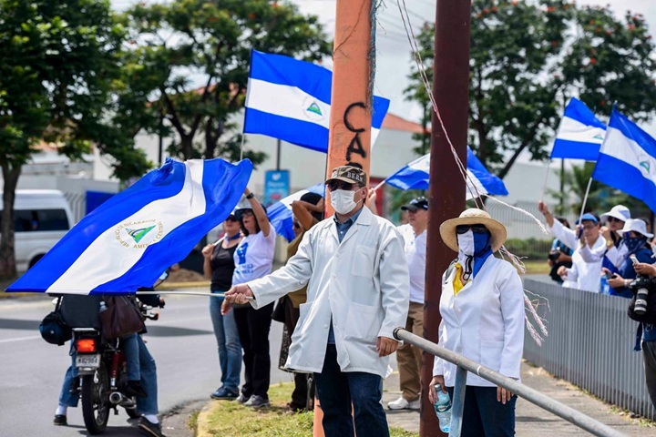 Ortega y Murillo reprimieron a los médicos que apoyaron las protestas de 2018. LA PRENSA/ REDES SOCIALES