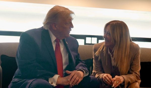 ¿Le suplicó Giorgia Meloni una foto aparte a Trump durante el G7?