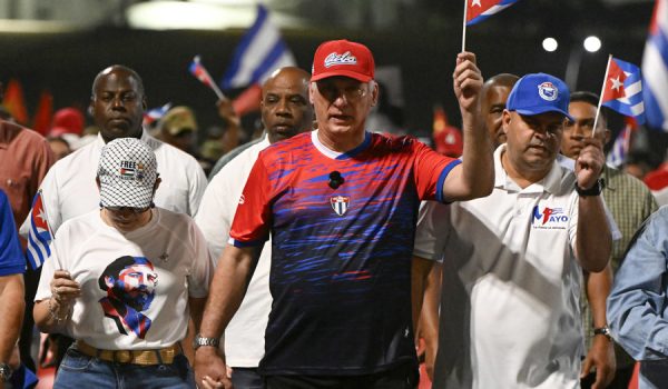 Cuba: Dictador Díaz-Canel consulta con expertos no oficialistas para reformas económicas