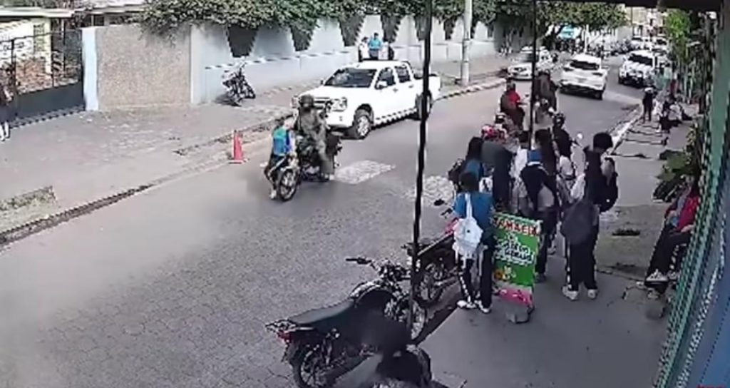 Motociclista impacta a estudiante en Estelí y se da a la fuga. Foto: Video Tv Esteli Canal/Facebook.