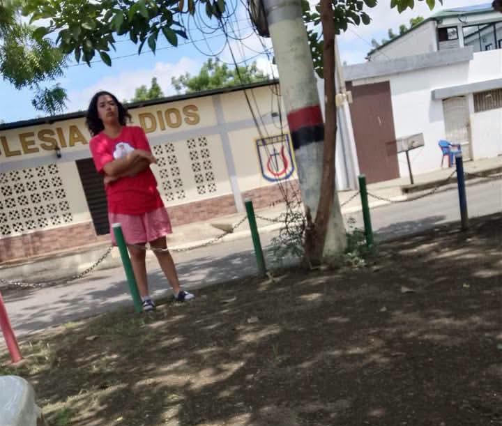Paola Tatyana Lara García, de 24 años, es vista deambulando desorientada por Managua. Foto: Cortesía.