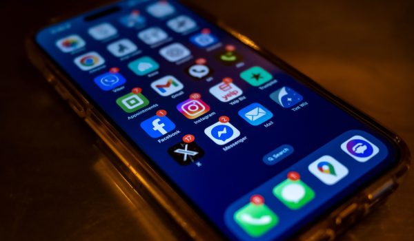 Meta experimentó una caída a nivel mundial. Foto: Pexels/DumitruB