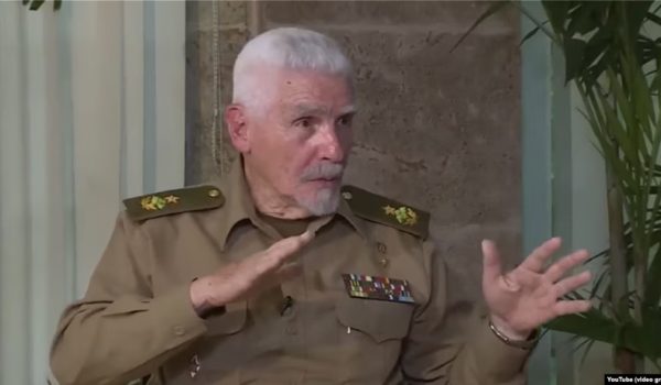Ramiro Valdés durante una entrevista con la televisión estatal cubana en julio de 2024. LA PRENSA/ MARTÍ NOTICIAS
