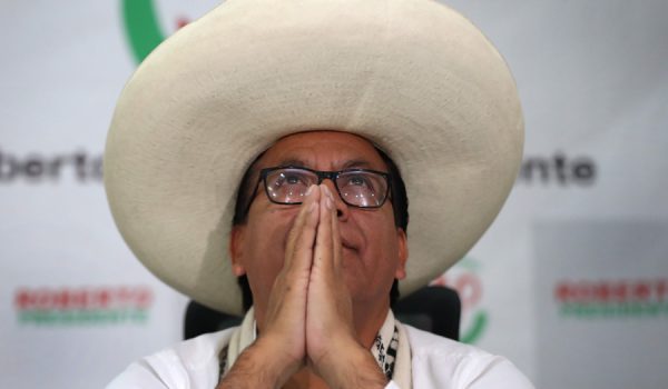 Perú: Sánchez denuncia «un fraude en desarrollo» y no reconocerá al gobierno de Fujimori