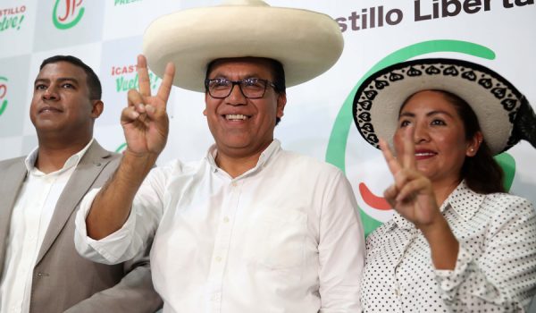 Sánchez pide a Fujimori que ambos soliciten una revisión total de la votación en Perú