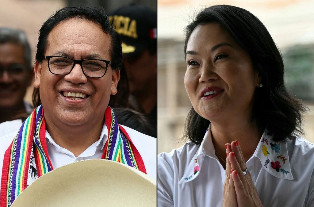 Los candidatos que disputaron la segunda vuelta en Perú: Roberto Sánchez y Keiko Fujimori. AFP