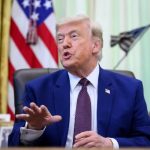 Grandes cadenas de TV de EEUU suspenden cobertura de Trump tras su veto a tres medios