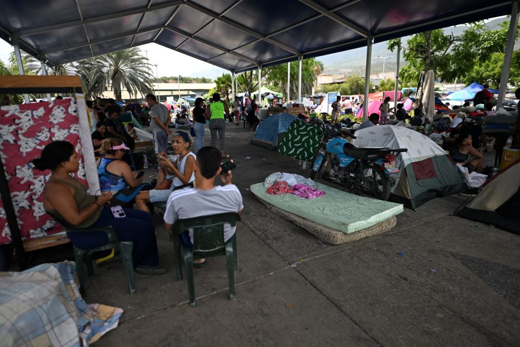 Damnificados en un refugio en Catia La Mar, estado de La Guaira. JUAN BARRETO/AFP