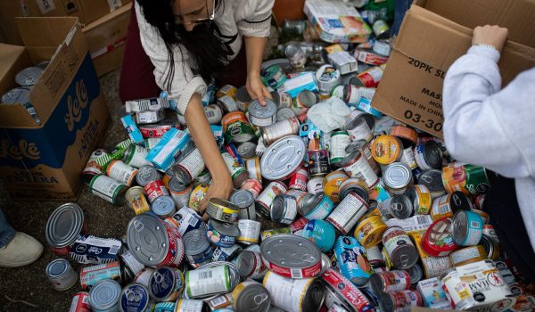 Alimentos para las víctimas de los terremotos. AFP