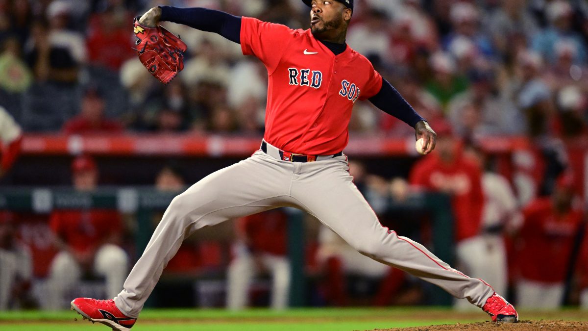 Aroldis Chapman en plena acción con los Medias Rojas de Boston. LA PRENSA/AFP