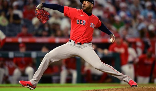 Aroldis Chapman en plena acción con los Medias Rojas de Boston. LA PRENSA/AFP