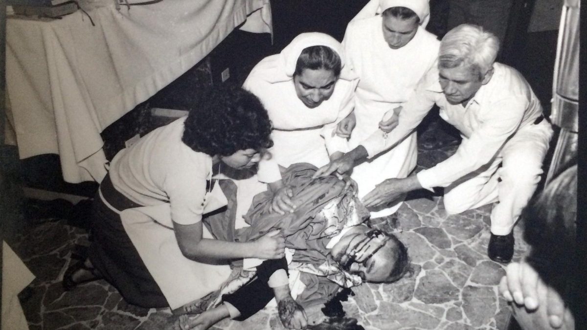 Monseñor Óscar Arnulfo Romero fue una de las voces más firmes contra la violencia y los atropellos a los derechos humanos. Cada domingo, denunciaba desde el púlpito los asesinatos, las desapariciones y la represión que sufría la población civil salvadoreña. LA PRENSA / ARCHIVO REDES