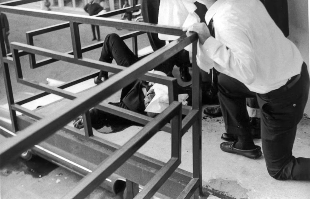 El 3 de abril de 1968, Martin Luther King Jr. vaticinó su destino: "Quizá yo no llegue con ustedes a la tierra prometida". Al día siguiente, un disparo en el cuello lo asesinó en el balcón de un motel en Memphis. James Earl Ray fue condenado por el crimen, que desató disturbios en más de cien ciudades y aceleró la Ley de Derechos Civiles en Estados Unidos. LA PRENSA / ARCHIVO REDES