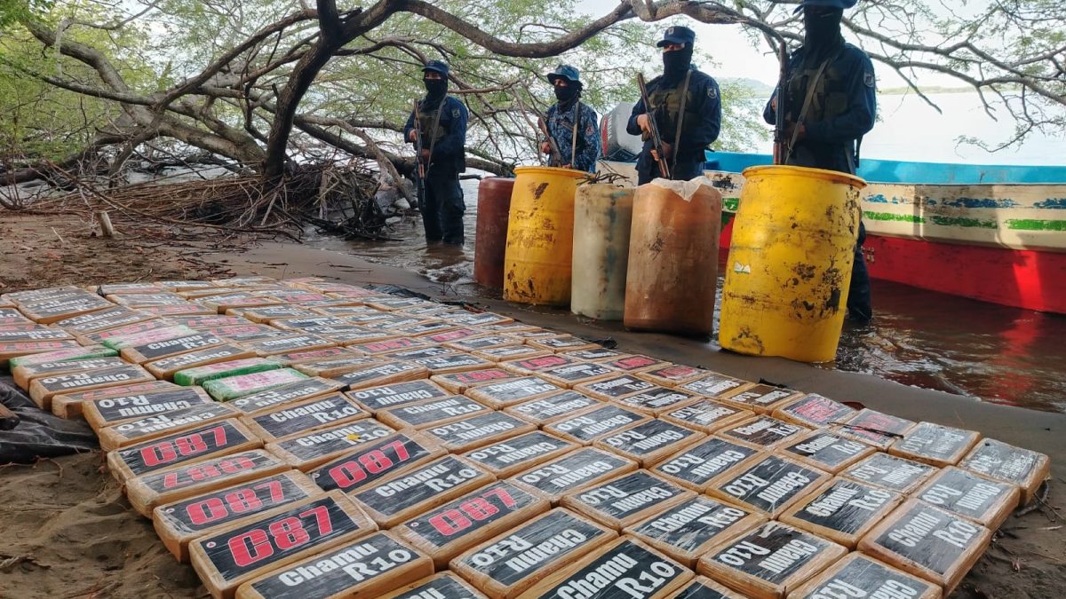 Paquetes de cocaína por el Ejército de Nicaragua y la Policía. Cortesía