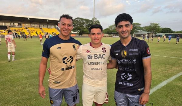 Christian Reyes, Bancy Hernández y Justing Cano durante un amistoso entre Saprissa y Liberia la semana pasada