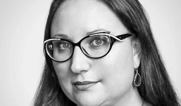 Courtney C. Radsch, es directora del Centro de Medios y Gobernanza Digital del Open Markets Institute e investigadora sénior no residente de la Brookings Institution