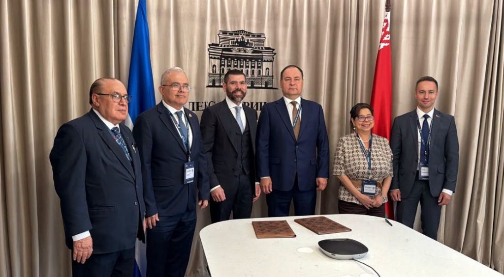 Delegación de Nicaragua se reúne con funcionarios del Banco Nacional Bielorrusia en Foro Financiero del Banco de Rusia