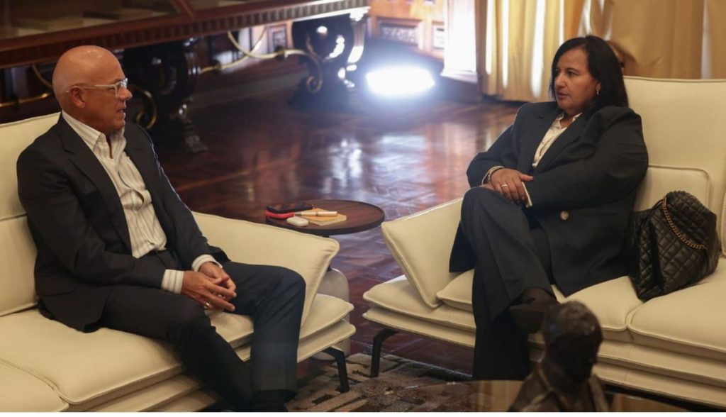 La opositora Dinorah Figuera, presidenta de la Asamblea Nacional en el exilio, y Jorge Rodríguez, presidente de la Asamblea dominada por el chavismo, se reunieron por primera vez el 18 de junio pasado en Caracas, bajo los asupicios del gobierno de EE. UU. EFE