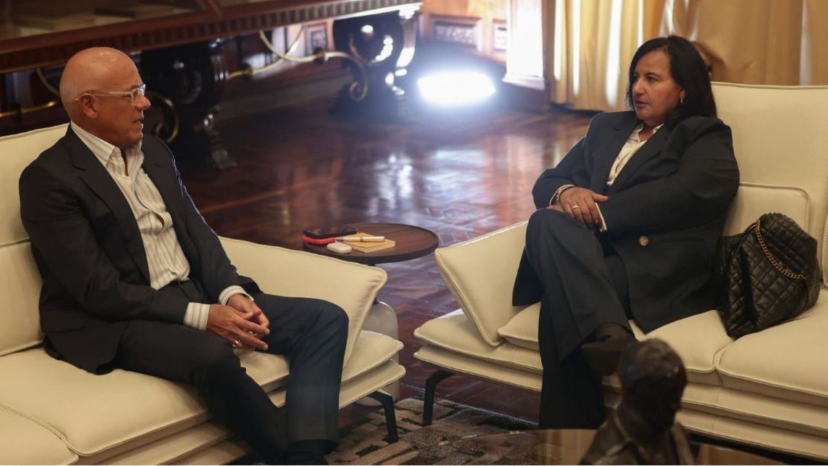 La opositora Dinorah Figuera, presidenta de la Asamblea Nacional en el exilio, y Jorge Rodríguez, presidente de la Asamblea dominada por el chavismo, se reunieron por primera vez el 18 de junio pasado en Caracas, bajo los asupicios del gobierno de EE. UU. EFE